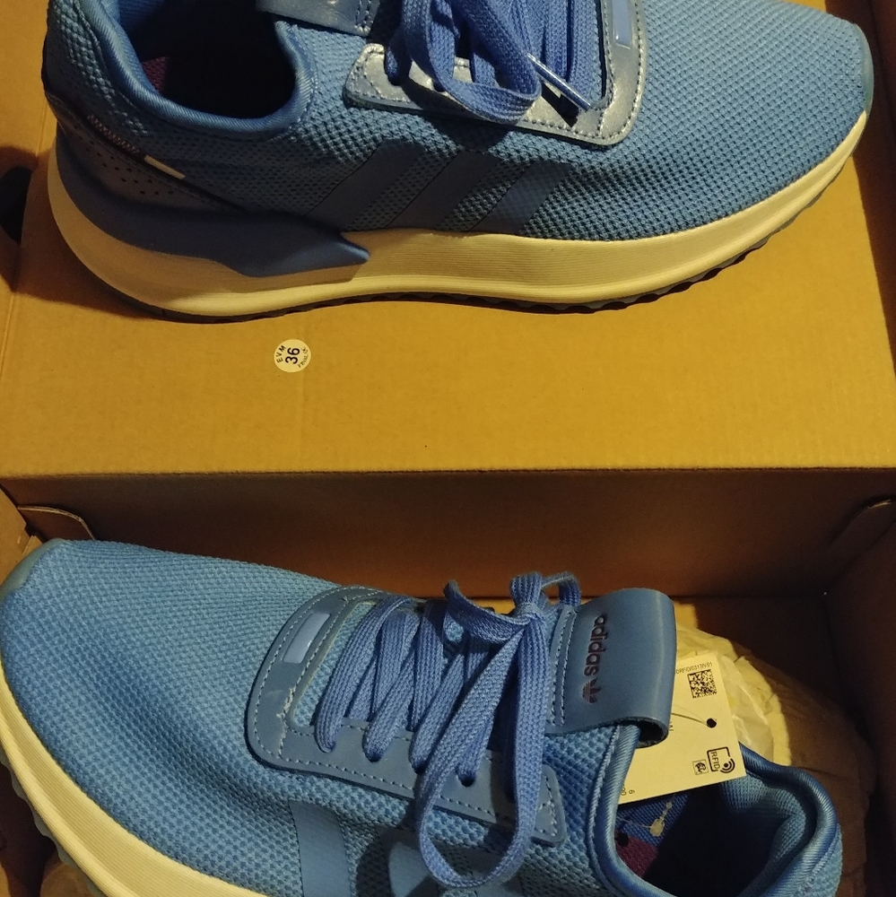 Adidas Tennis Shoes